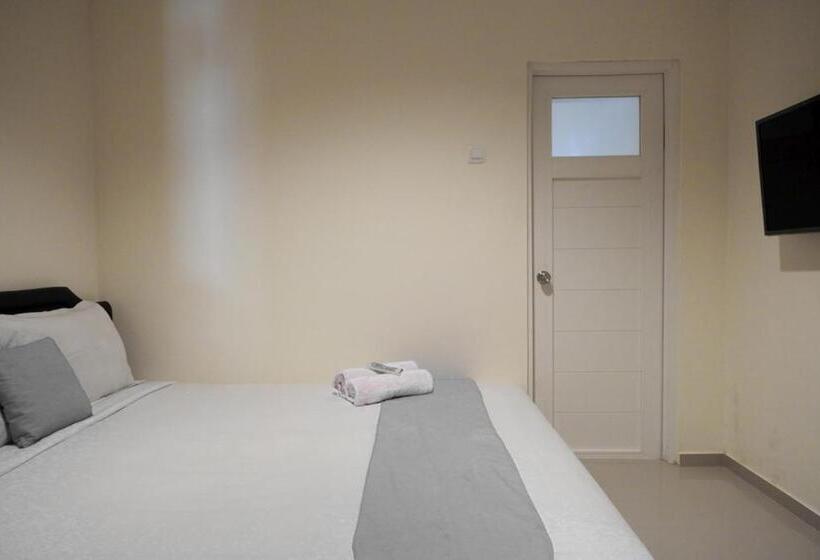 בית מלון כפרי Reddoorz Near Ambarrukmo Plaza Mall