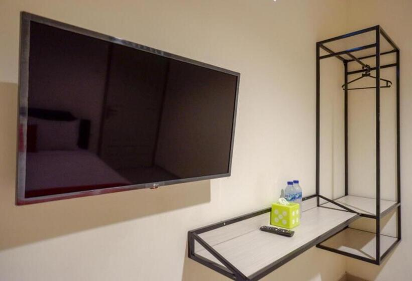 בית מלון כפרי Reddoorz Near Ambarrukmo Plaza Mall