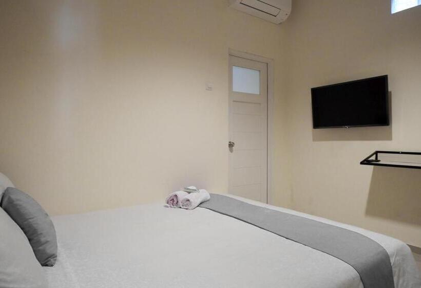 בית מלון כפרי Reddoorz Near Ambarrukmo Plaza Mall