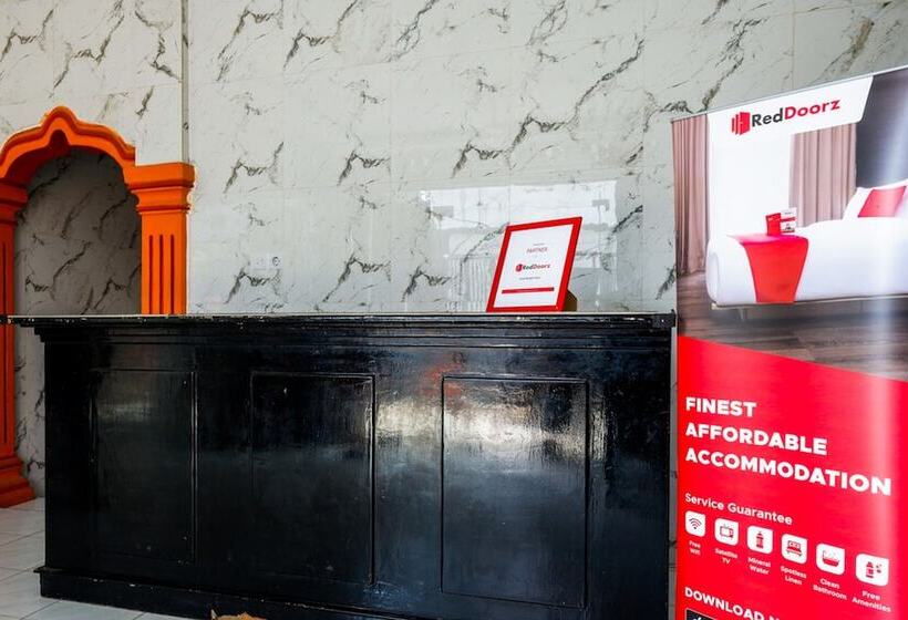 호텔 Reddoorz Near Lippo Plaza Kendari