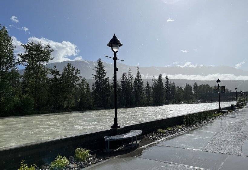 Отель Rooms At Riveredge