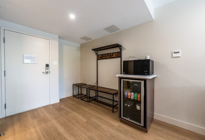 Отель Rooms At Riveredge