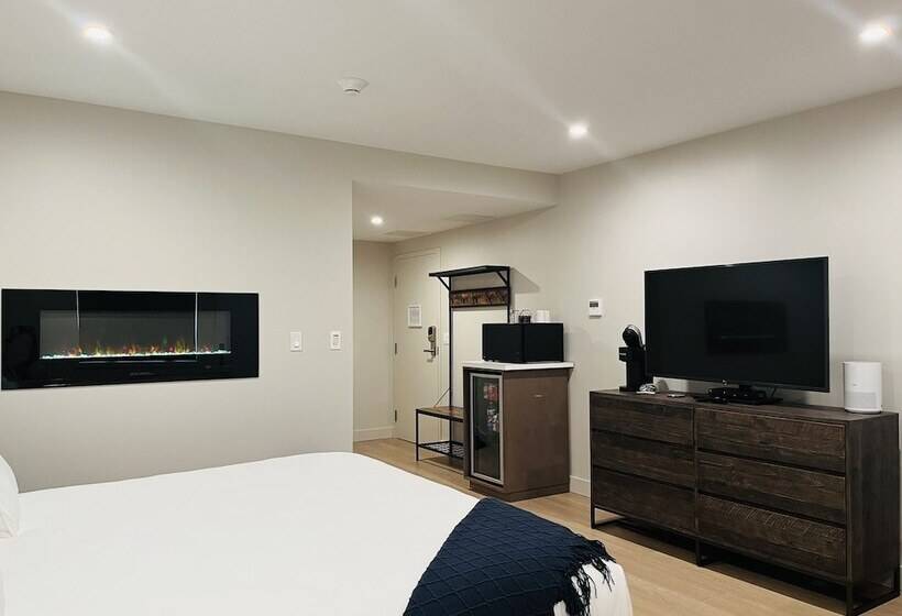 Отель Rooms At Riveredge