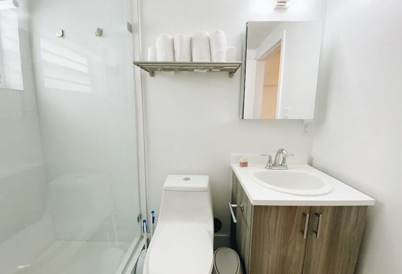 בית מלון כפרי Samantha Apartments By Lowkl