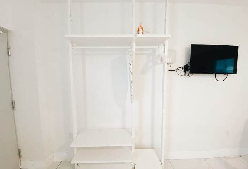 בית מלון כפרי Samantha Apartments By Lowkl