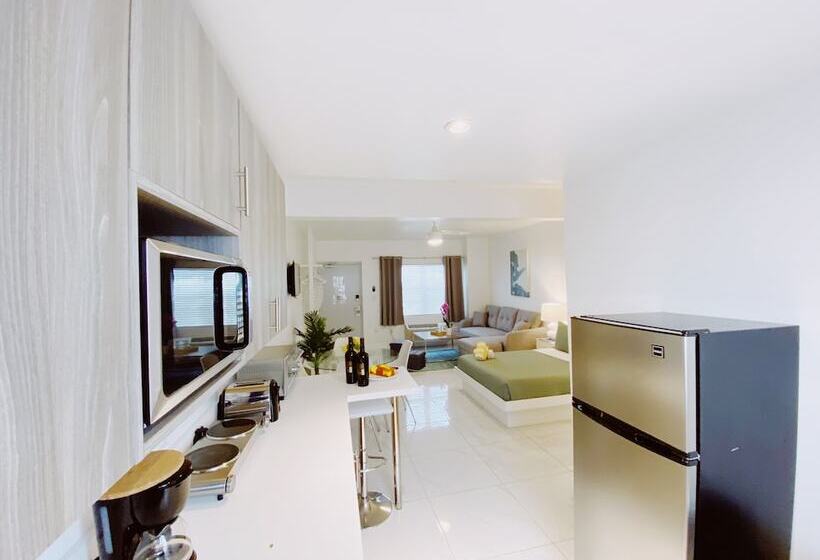 בית מלון כפרי Samantha Apartments By Lowkl