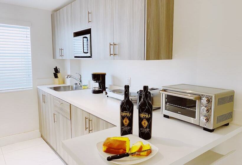 בית מלון כפרי Samantha Apartments By Lowkl