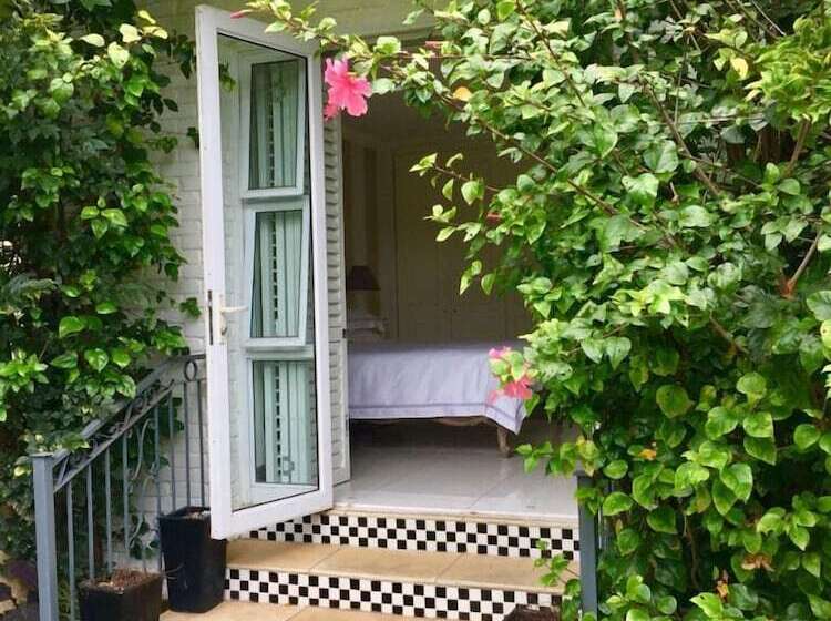 Отель Sandton Shandon House