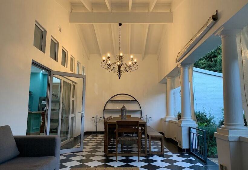 Отель Sandton Shandon House