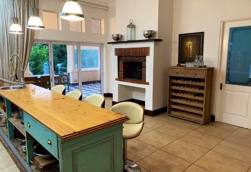 Отель Sandton Shandon House