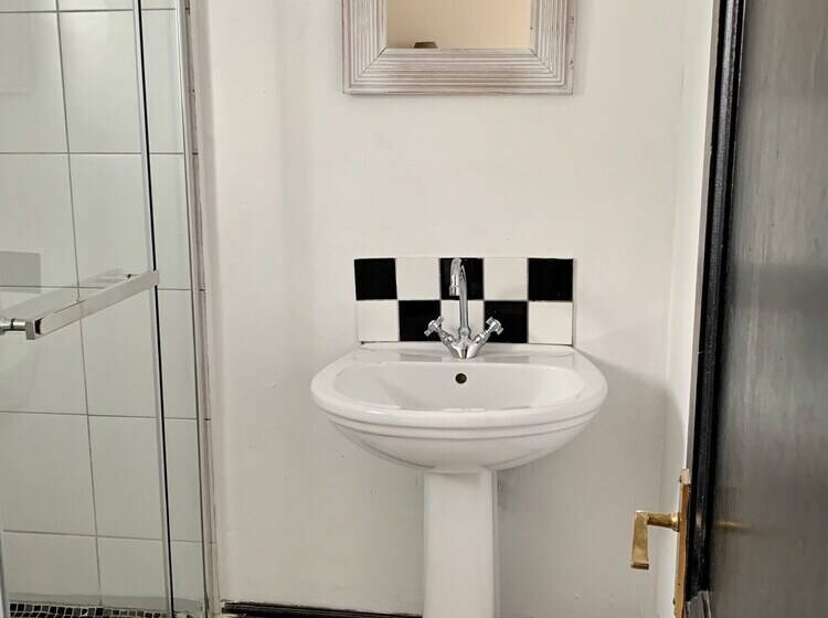 Отель Sandton Shandon House