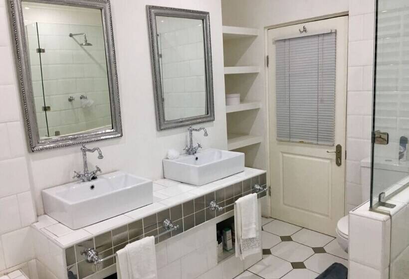 Отель Sandton Shandon House