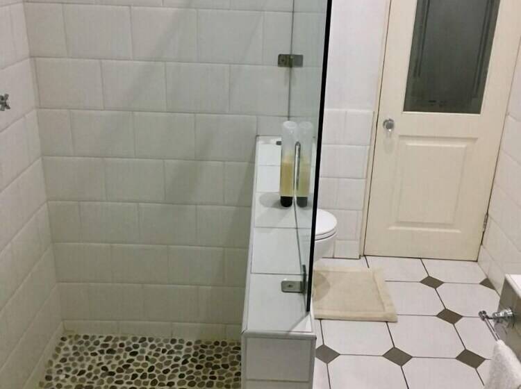 Отель Sandton Shandon House