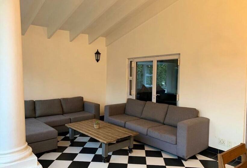 Отель Sandton Shandon House