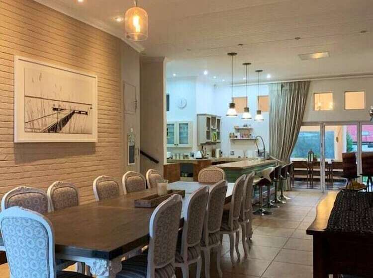 Отель Sandton Shandon House