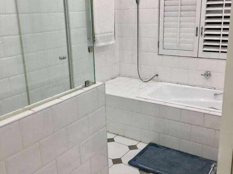 Отель Sandton Shandon House