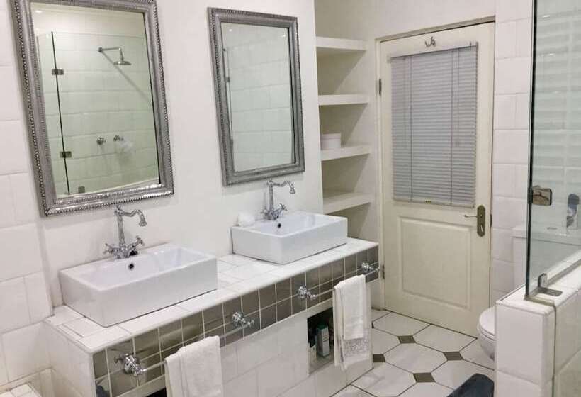 Отель Sandton Shandon House