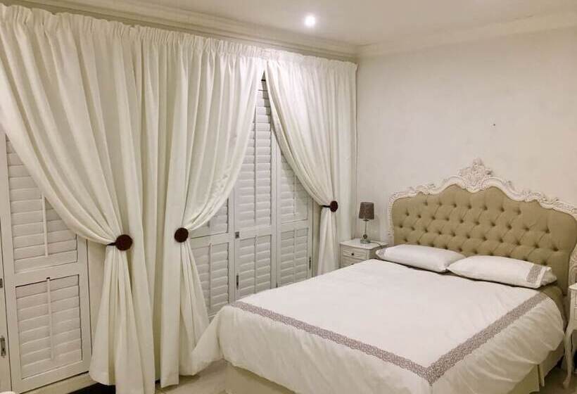 Отель Sandton Shandon House