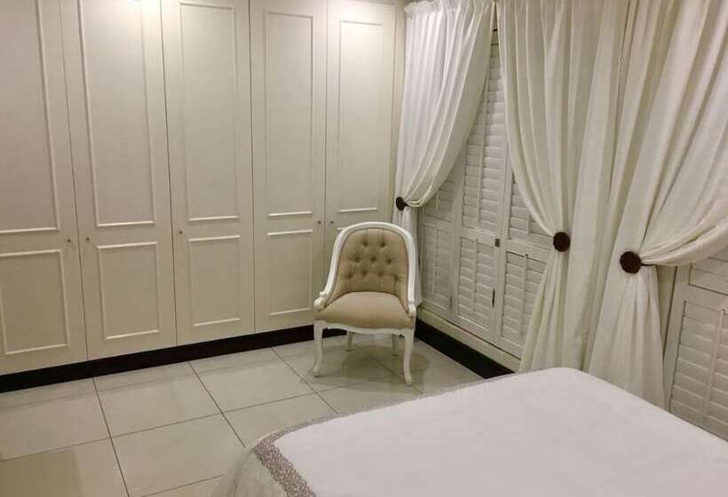 Отель Sandton Shandon House