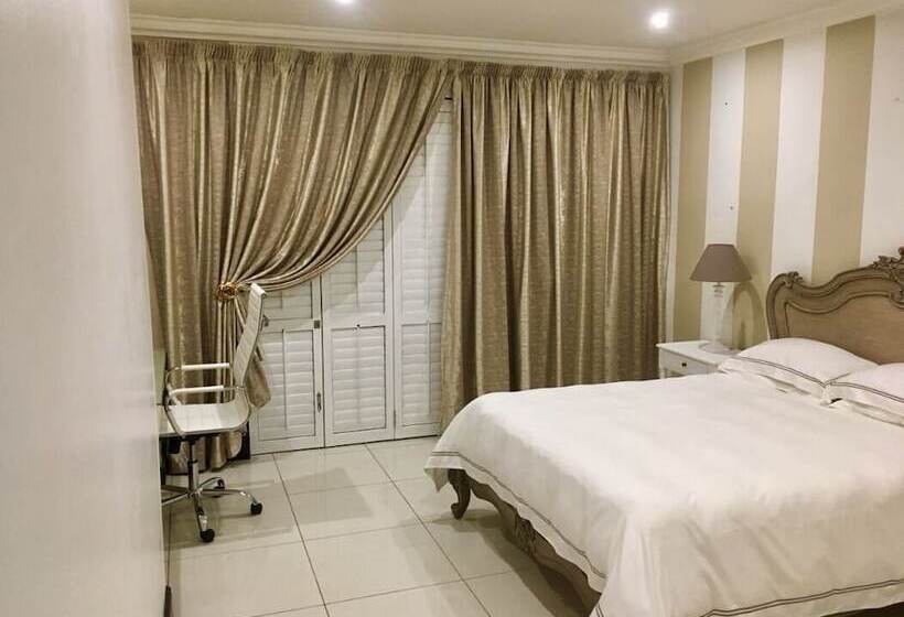 Отель Sandton Shandon House