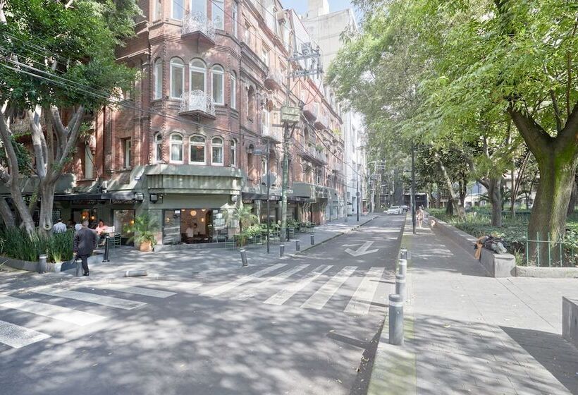 ホテル Sonder Parián