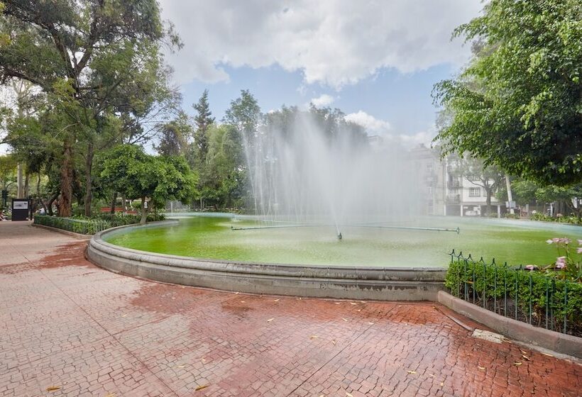 ホテル Sonder Parián