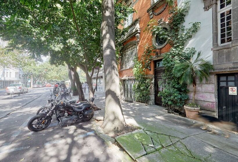 ホテル Sonder Parián