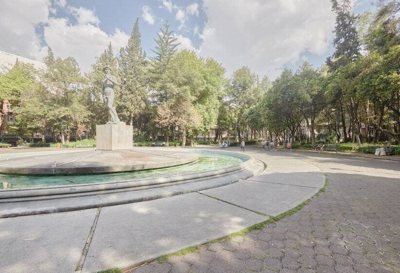 ホテル Sonder Parián