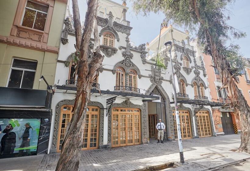 ホテル Sonder Parián