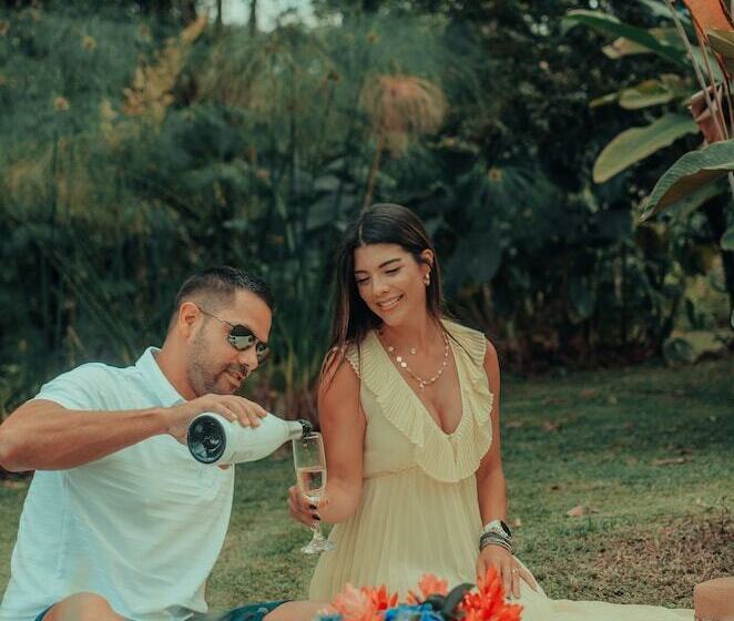 فندق Yellow Tree Suites