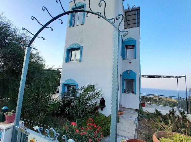 Laila Otel  Karaburun