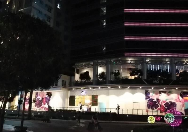 Henry S Newport Deluxe Condotel