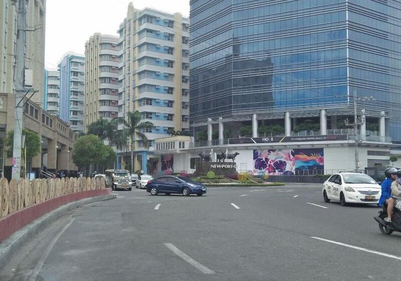 Henry S Newport Deluxe Condotel