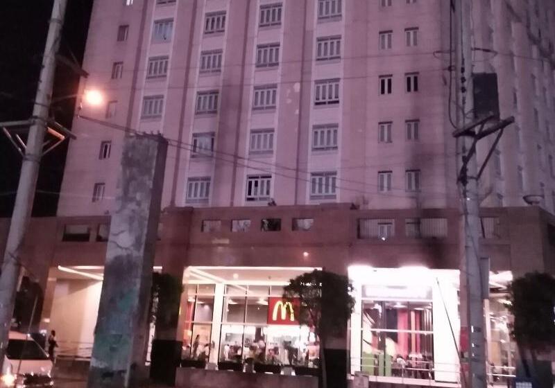 Henry S Newport Deluxe Condotel