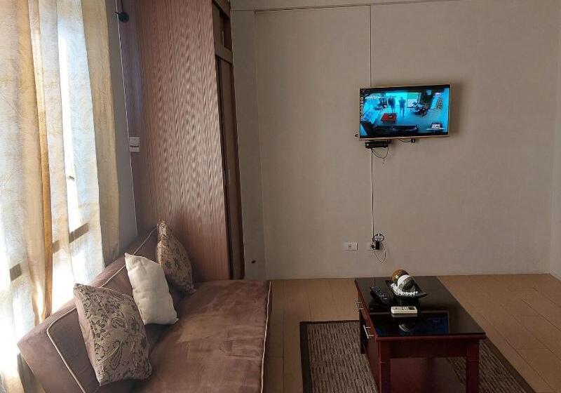 Henry S Newport Deluxe Condotel