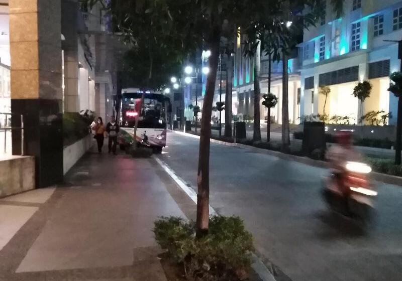 Henry S Newport Deluxe Condotel