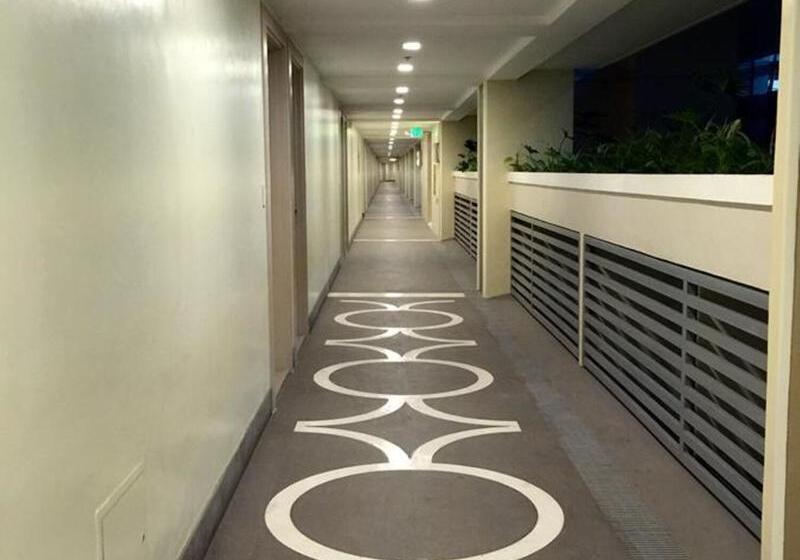 Henry S Newport Deluxe Condotel