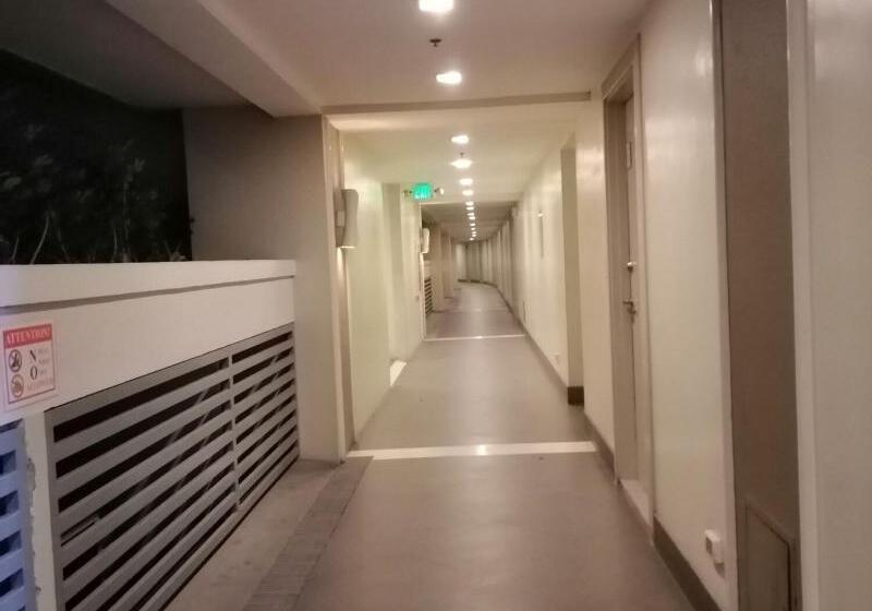 Henry S Newport Deluxe Condotel