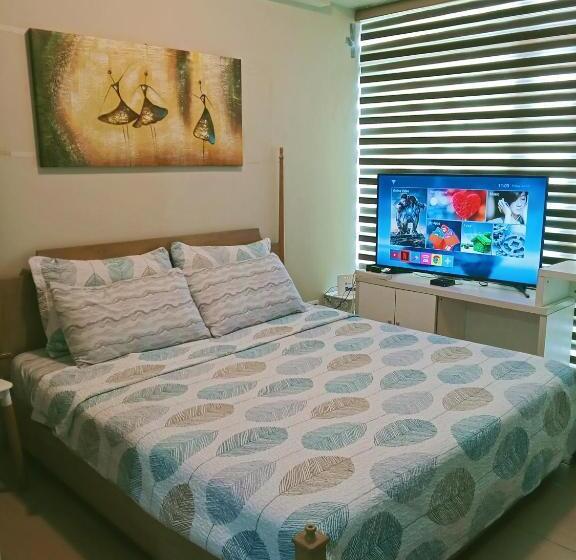 Henry S Newport Deluxe Condotel