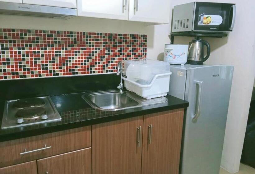 Henry S Newport Deluxe Condotel