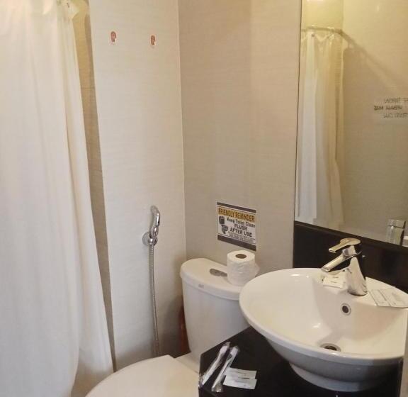 Henry S Newport Deluxe Condotel