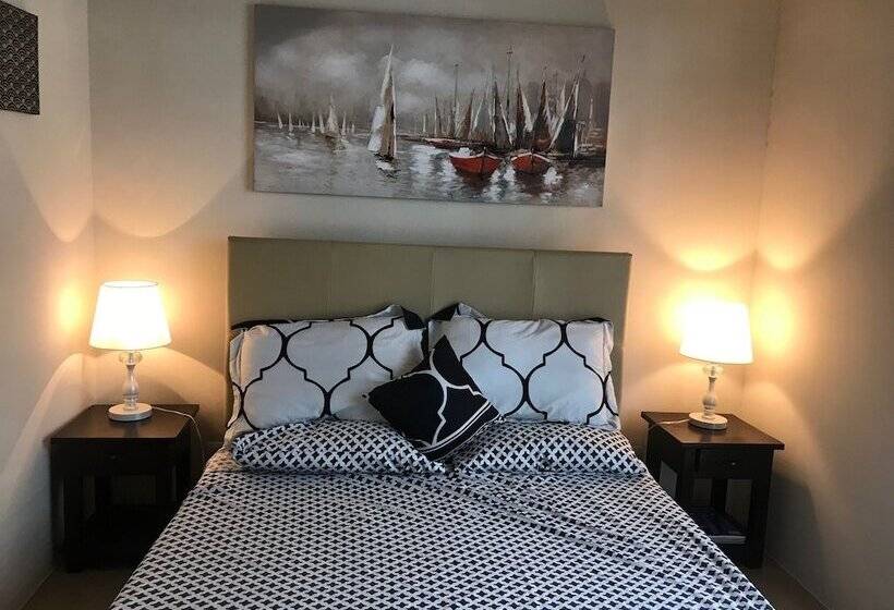 Henry S Newport Deluxe Condotel