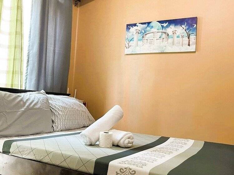 Henry S Newport Deluxe Condotel