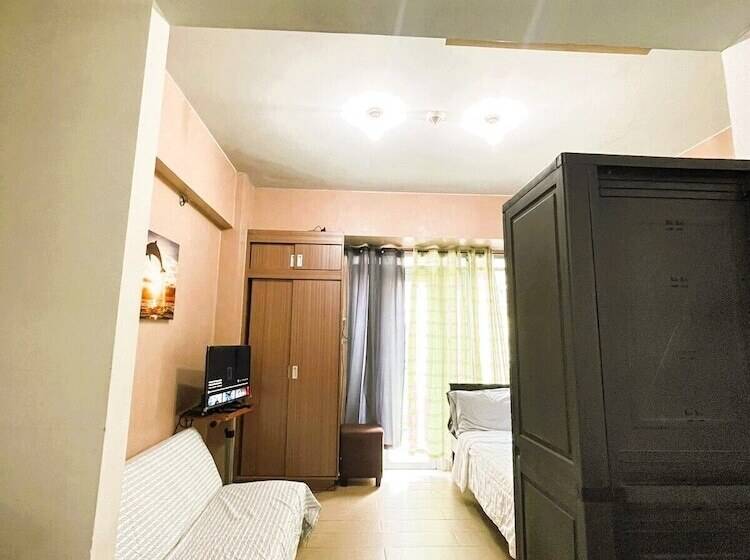 Henry S Newport Deluxe Condotel