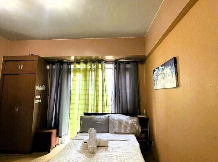 Henry S Newport Deluxe Condotel