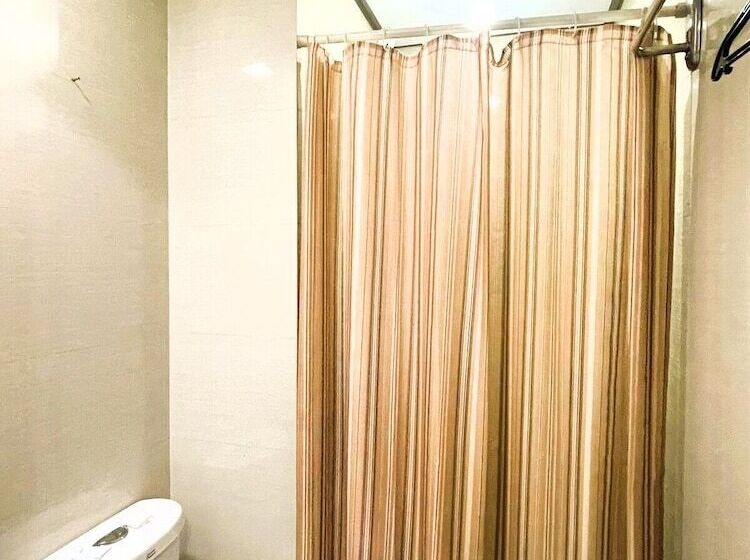 Henry S Newport Deluxe Condotel