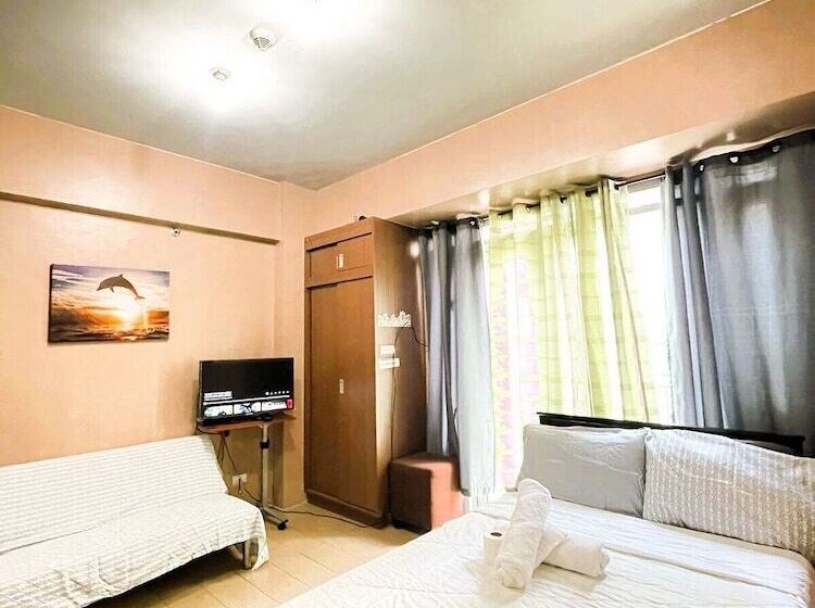 Henry S Newport Deluxe Condotel