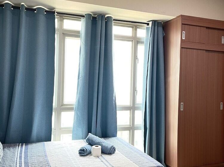 Henry S Newport Deluxe Condotel