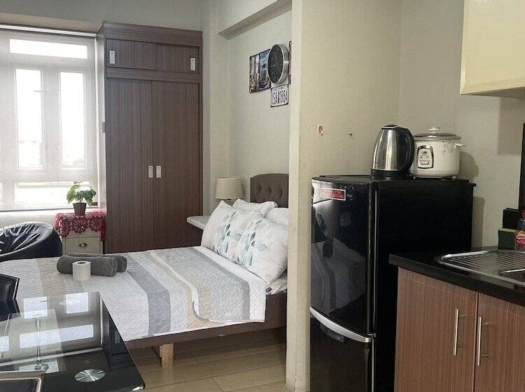 Henry S Newport Deluxe Condotel