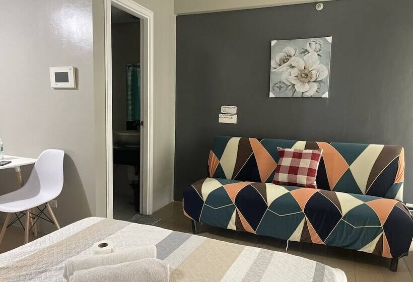 Henry S Newport Deluxe Condotel